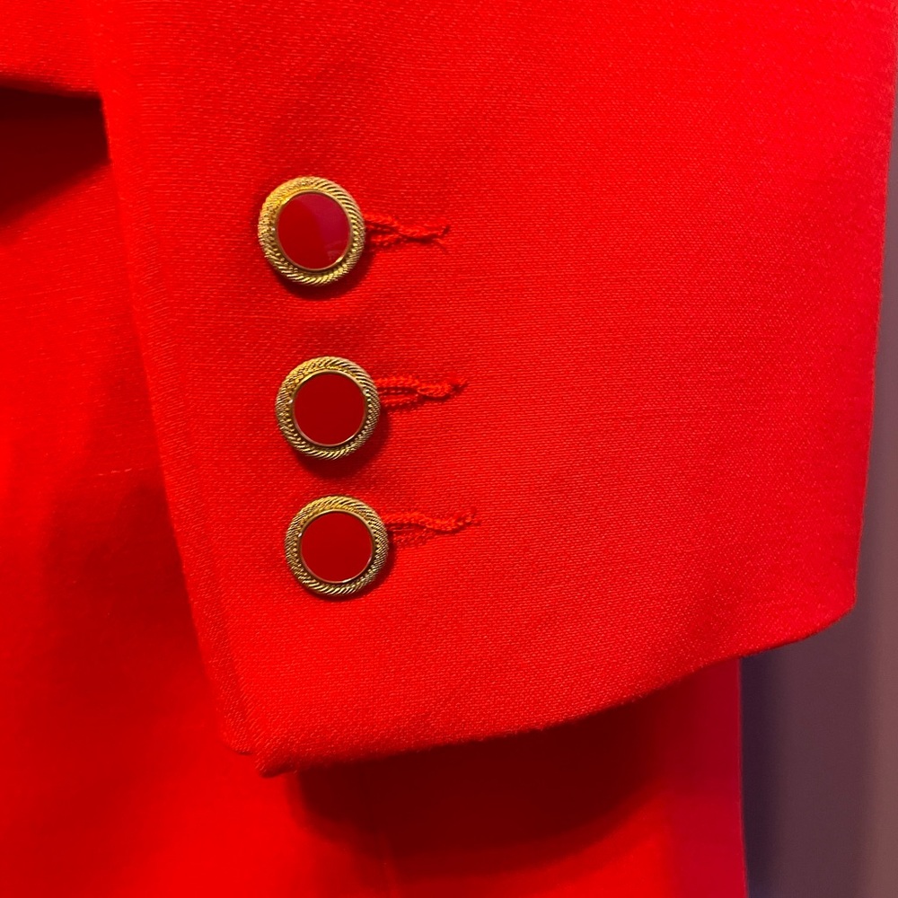 Elegant Women's Suit - Picture 7 of 7